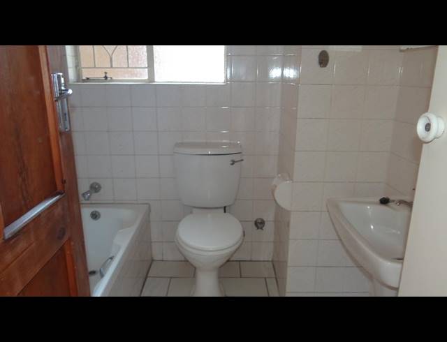2 BEDROOM PROPERTY TO RENT IN HELDERKRUIN